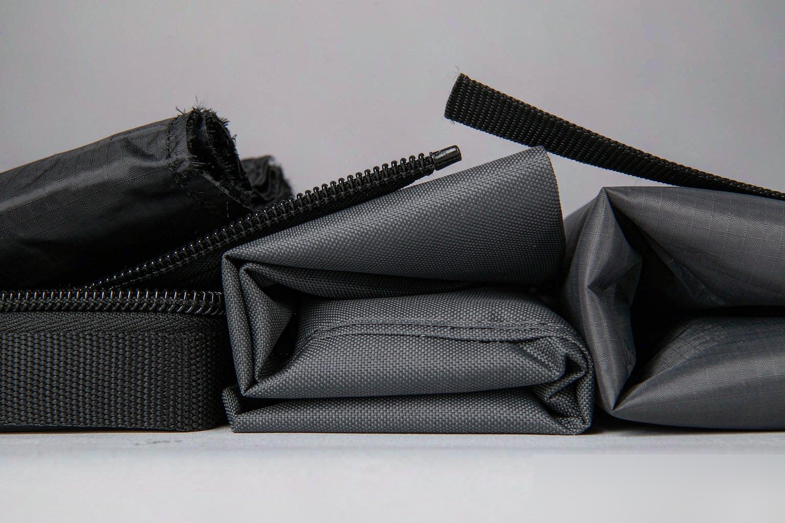 Technical bag fabrics: ripstop nylon, 600D oxford and polyester with YKK zipper